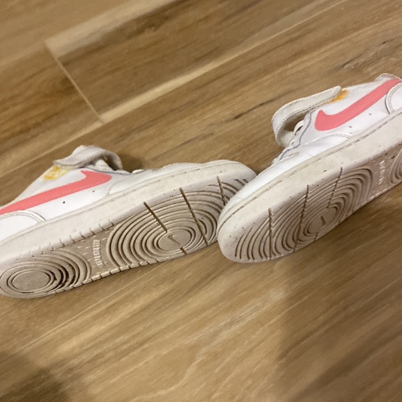 Used nikes - Picture 3 of 3